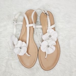 🤍🩴St. John's Bay White Flower Sandals.